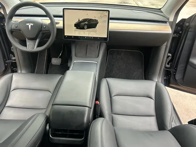 Tesla Model Y — Фото автомобиля 4