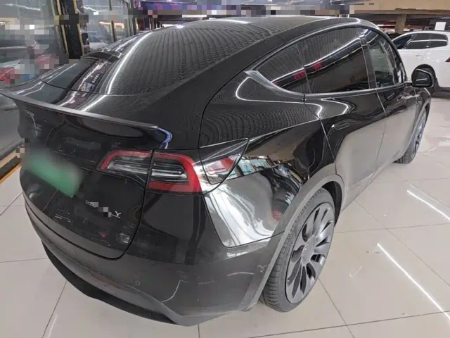 Tesla Model Y — Фото автомобиля 6