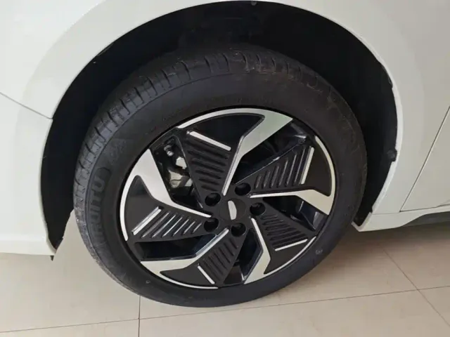 Geely Geometry G6 — Фото автомобиля 22