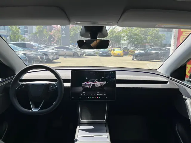 Tesla Model Y — Фото автомобиля 5