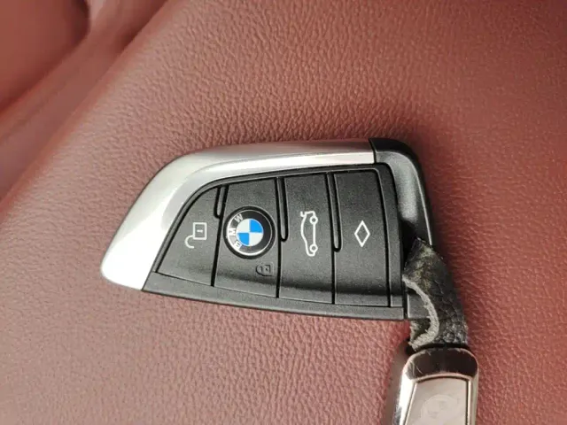 BMW iX3 — Фото автомобиля 8