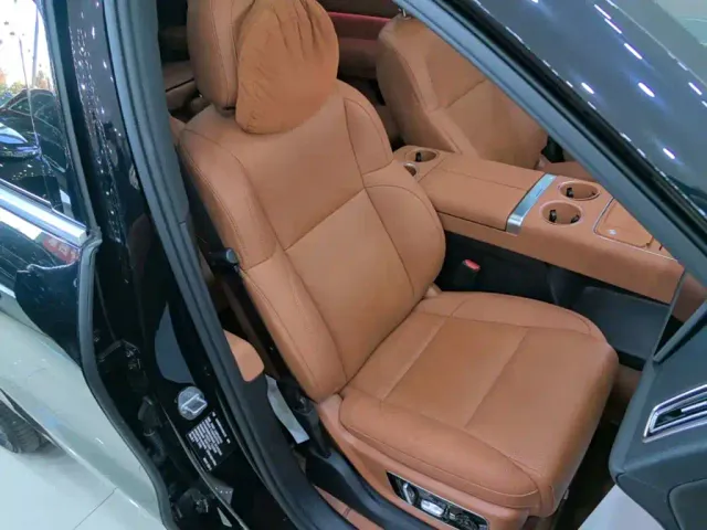 Li Auto L8 — Фото автомобиля 24