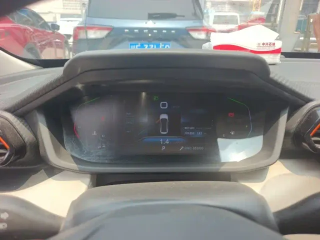 Dongfeng Yixuan — Фото автомобиля 3