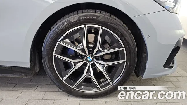 BMW 5 Series G60 — Фото автомобиля 6