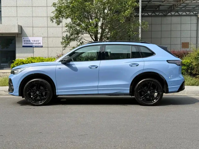 Volkswagen Tiguan L — Фото автомобиля 4
