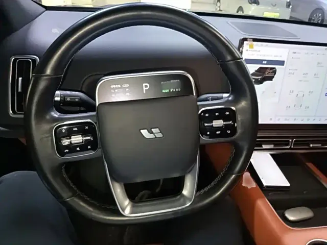 Li Auto L7 — Фото автомобиля 10