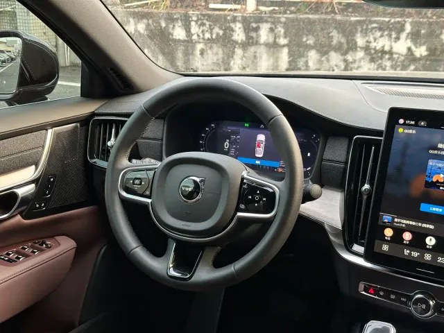 Volvo S90 — Фото автомобиля 13