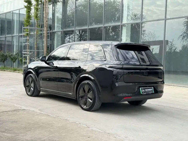 Li Auto L8 — Фото автомобиля 19