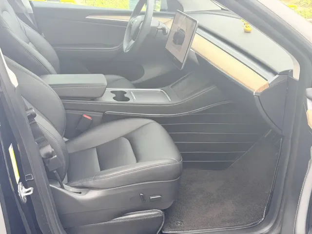 Tesla Model Y — Фото автомобиля 9