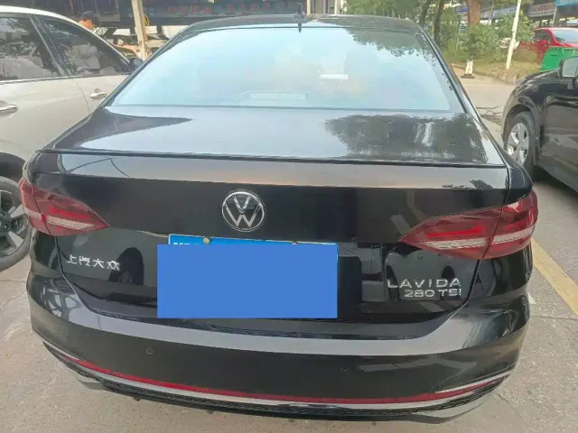 Volkswagen Lavida — Фото автомобиля 12