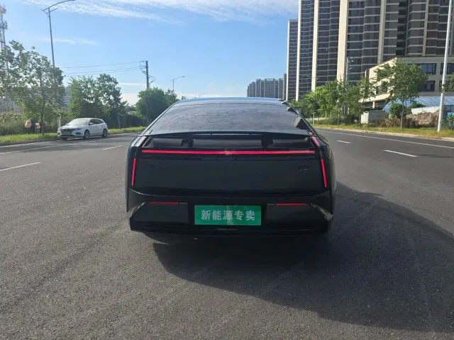 Xpeng P7 — Фото автомобиля 8