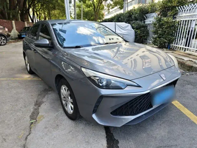 Roewe i5 — Фото автомобиля 9