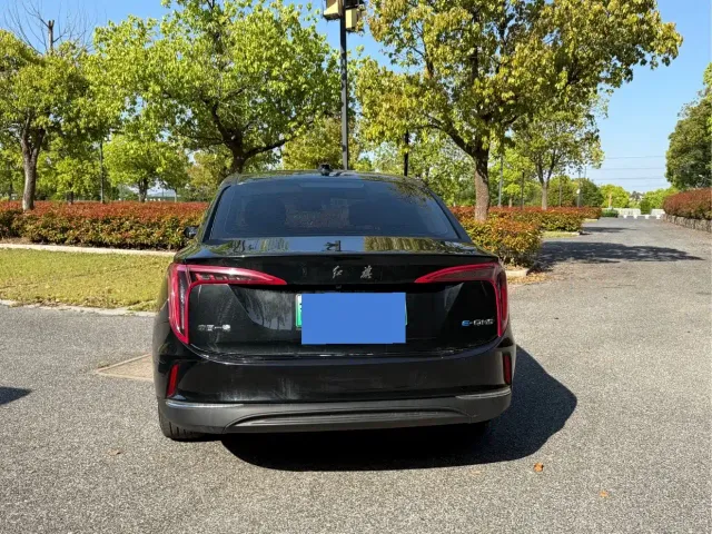 Hongqi E-QM5 — Фото автомобиля 4