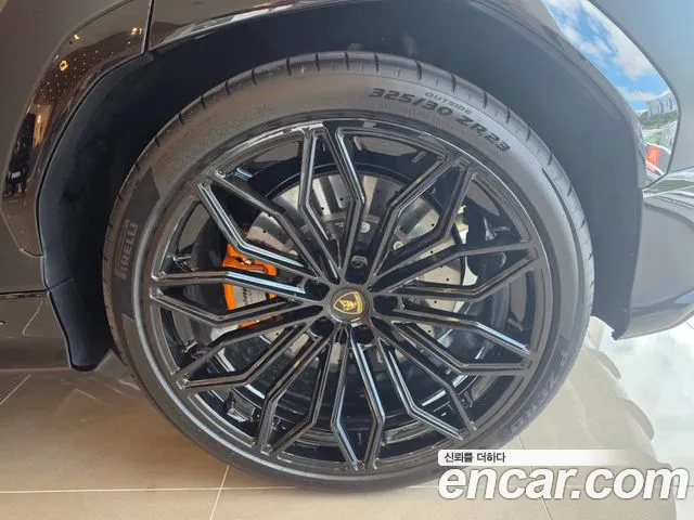 Lamborghini Urus — Фото автомобиля 10