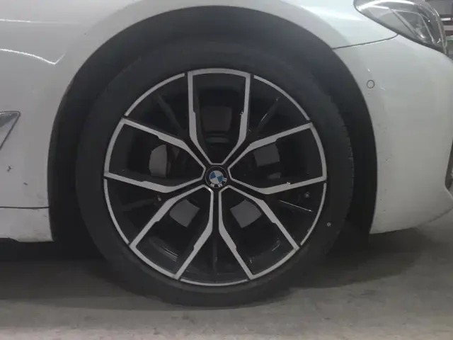BMW 5 Series — Фото автомобиля 6