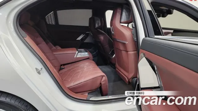 BMW 7-Series 7 серия (G70) 740i xDrive M Sport — Фото автомобиля 12