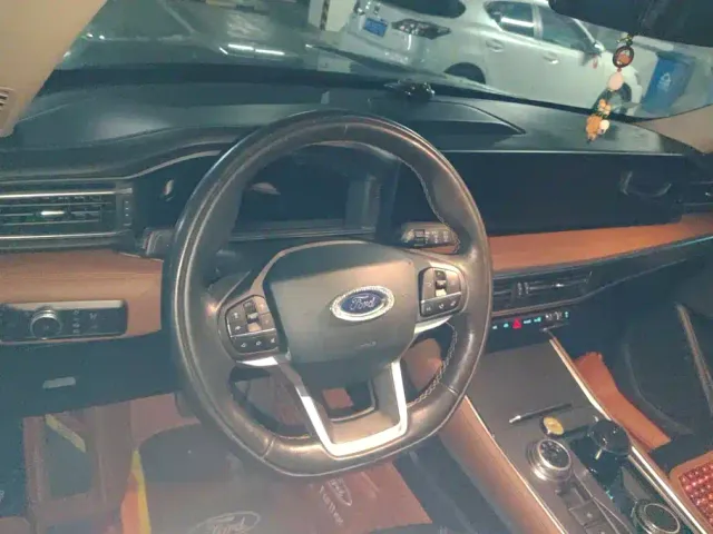 Ford Explorer — Фото автомобиля 12