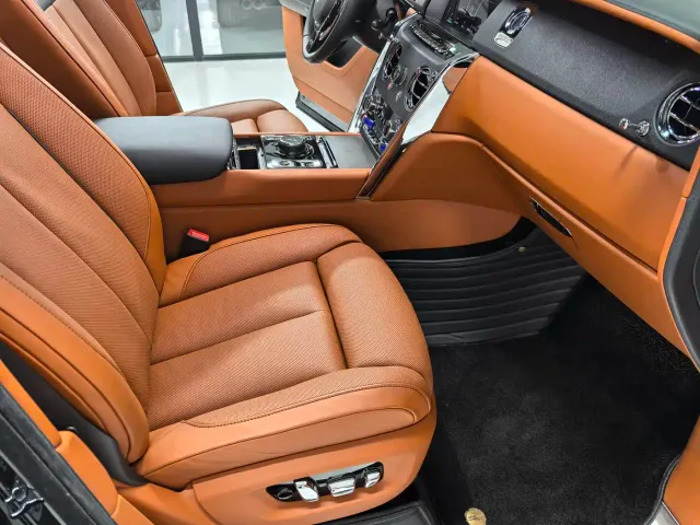 Rolls-Royce Cullinan — Фото автомобиля 17