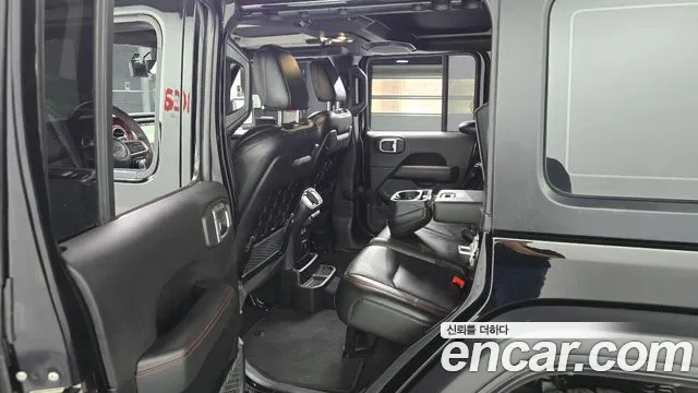 Jeep Wrangler — Фото автомобиля 11