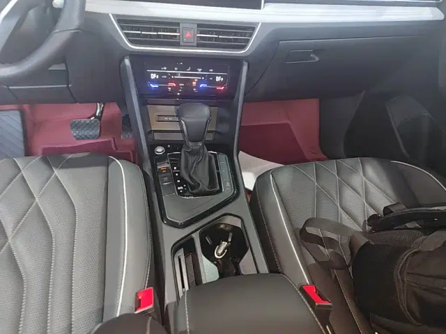 Volkswagen Tiguan L — Фото автомобиля 13