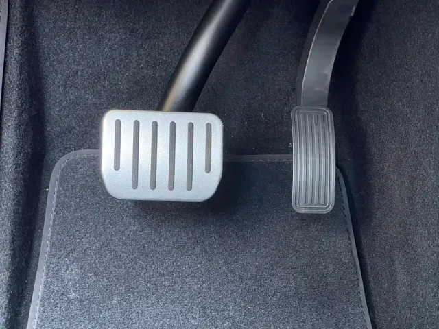 Tesla Model Y — Фото автомобиля 21