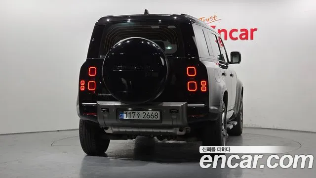 Land Rover Defender Defender (L663) 110 P300 X-Dynamic SE — Фото автомобиля 4