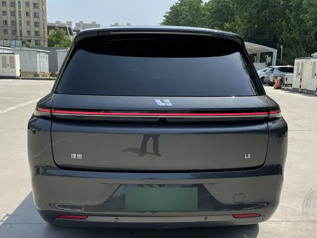 Li Auto L8 — Фото автомобиля 14