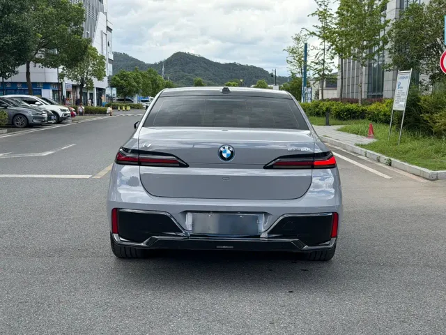 BMW i7 — Фото автомобиля 6