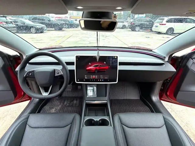 Tesla Model 3 — Фото автомобиля 6