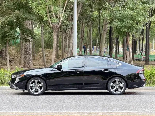 Honda Accord — Фото автомобиля 3
