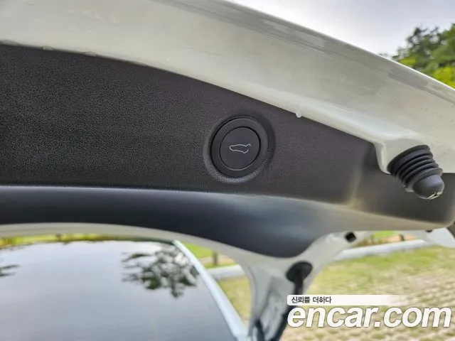 Tesla Model 3 — Фото автомобиля 20