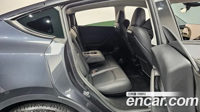 Tesla Model Y — Фото автомобиля 17