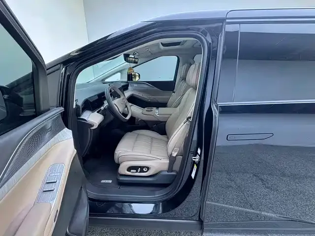 XPeng XPeng X9 2025 Extended Range Edition — Фото автомобиля 7