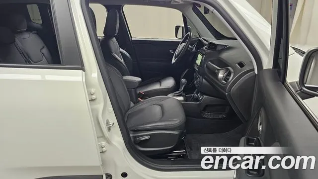 Jeep Renegade — Фото автомобиля 25