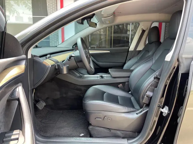 Tesla Model Y — Фото автомобиля 21