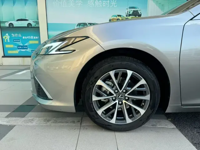 Lexus ES — Фото автомобиля 7