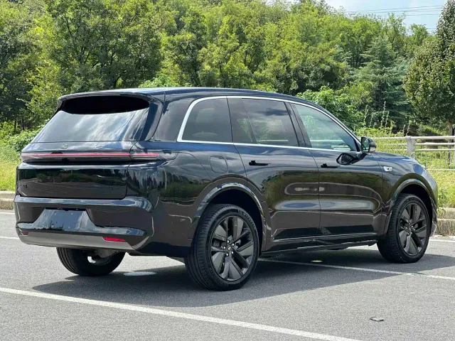 Li Auto L8 — Фото автомобиля 7