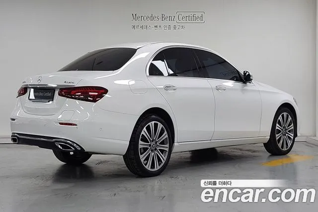 Mercedes-Benz E-Class — Фото автомобиля 2
