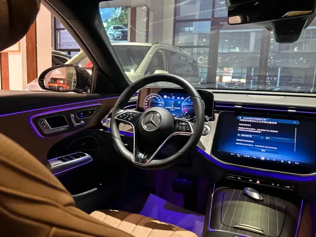 Mercedes-Benz E-Class — Фото автомобиля 22