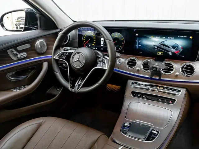 Mercedes-Benz E-Class — Фото автомобиля 26