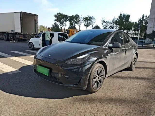 Фотография автомобиля — Tesla Model Y