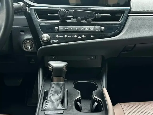 Lexus Lexus ES 2023 200 Excellence Edition — Фото автомобиля 12