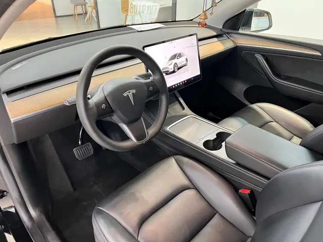 Tesla Model Y — Фото автомобиля 4