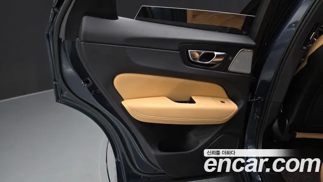 Volvo XC60 2nd Gen — Фото автомобиля 14