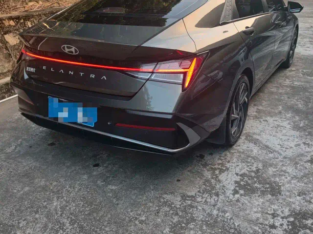 Hyundai Elantra — Фото автомобиля 12