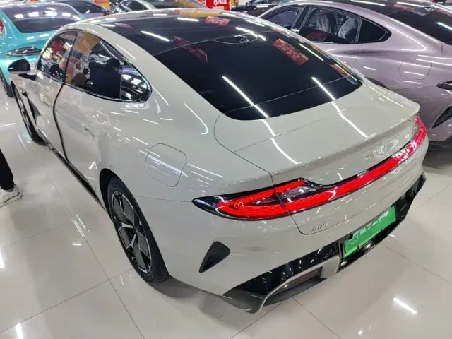 Xiaomi SU7 — Фото автомобиля 4
