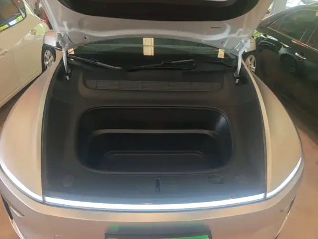 Tesla Model Y — Фото автомобиля 19