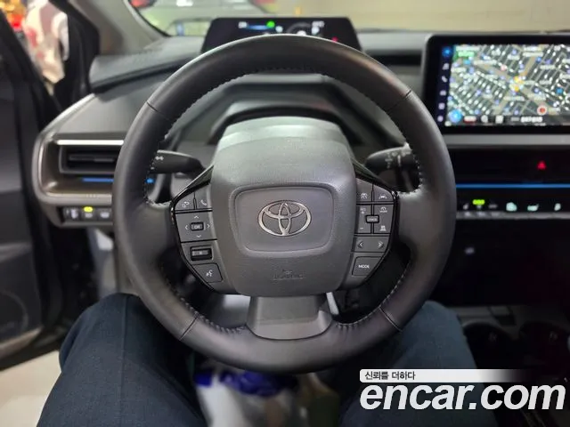 Toyota Prius Generation 5 — Фото автомобиля 11