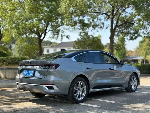 Ford Mondeo — Фото автомобиля 5