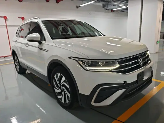 Volkswagen Tiguan L — Фото автомобиля 3